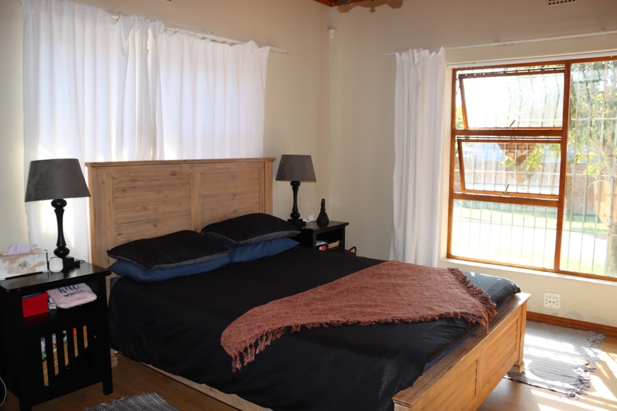 6 Bedroom Property for Sale in Kleinmond Western Cape